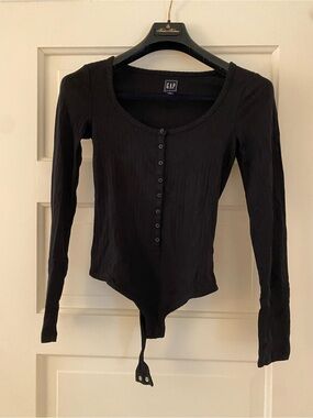 GAP Black XS Long-Sleeve Ribbed Button Bodysuit